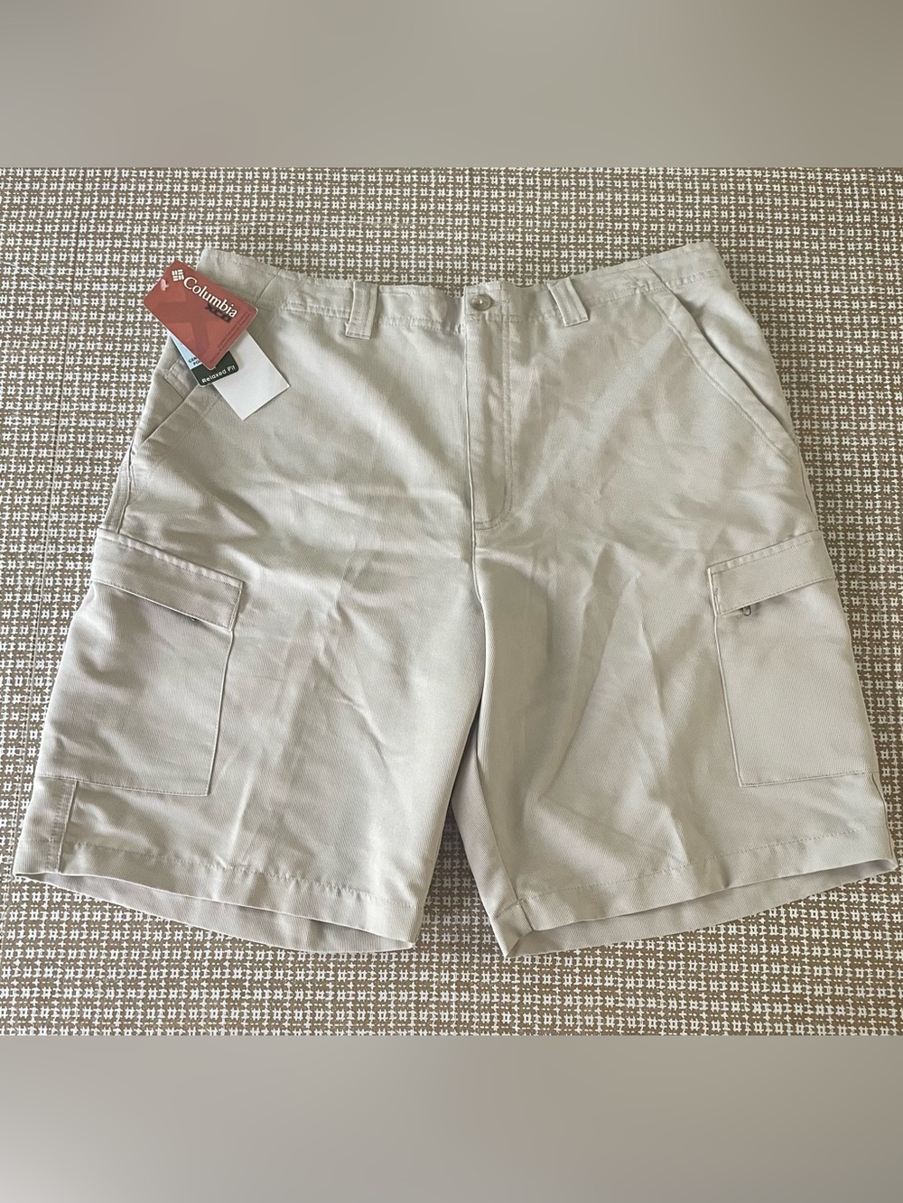 Columbia XCO Fishing Cargo Relaxed Fit Beige Size Large 10” inseam NWT